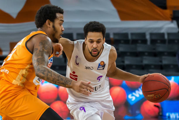 该纠结了！蒂亚戈-席尔瓦的两支前东家会师世俱杯决赛.